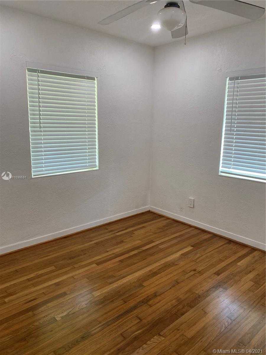 Small Image of 3463 PERCIVAL AVE, Miami Number 12