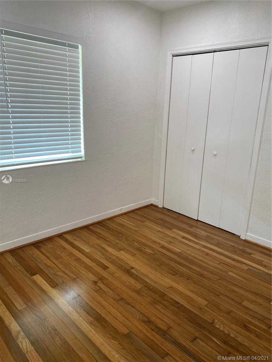 Small Image of 3463 PERCIVAL AVE, Miami Number 13
