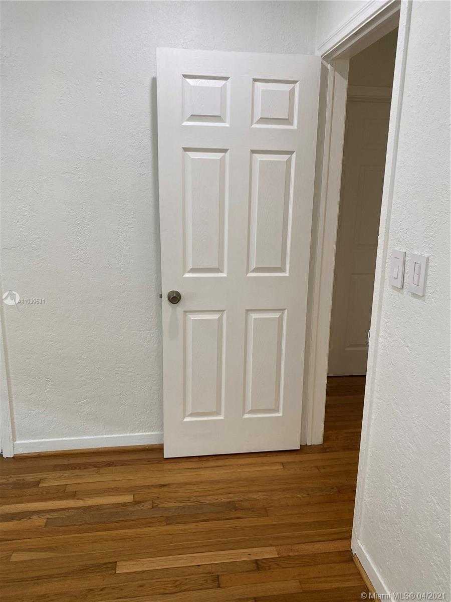 Small Image of 3463 PERCIVAL AVE, Miami Number 14