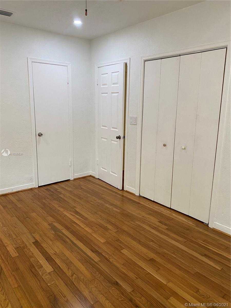 Small Image of 3463 PERCIVAL AVE, Miami Number 18