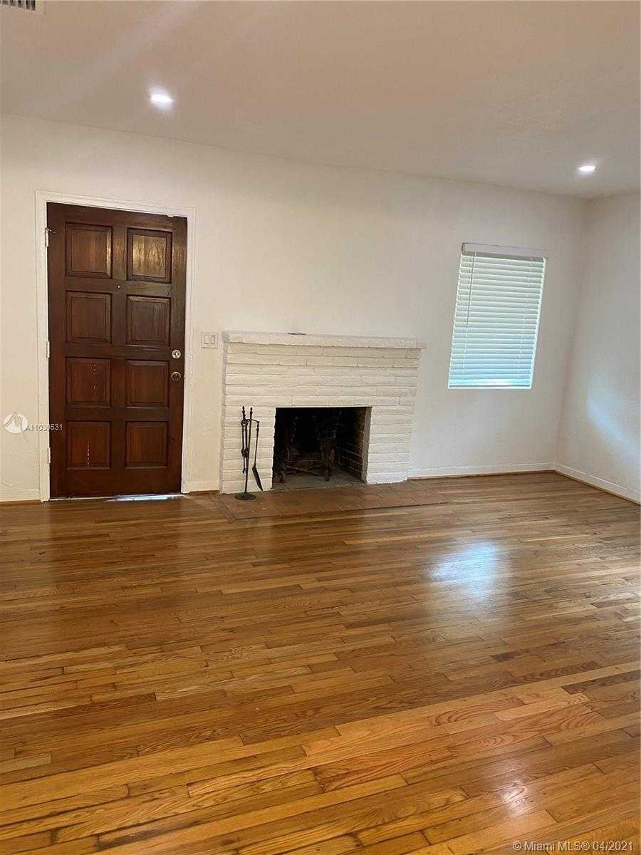 Small Image of 3463 PERCIVAL AVE, Miami Number 2