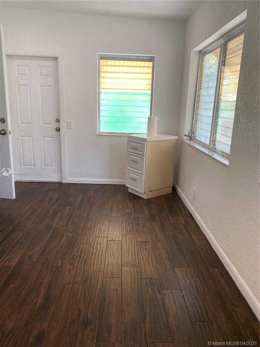 Small Image of 3463 PERCIVAL AVE, Miami Number 22