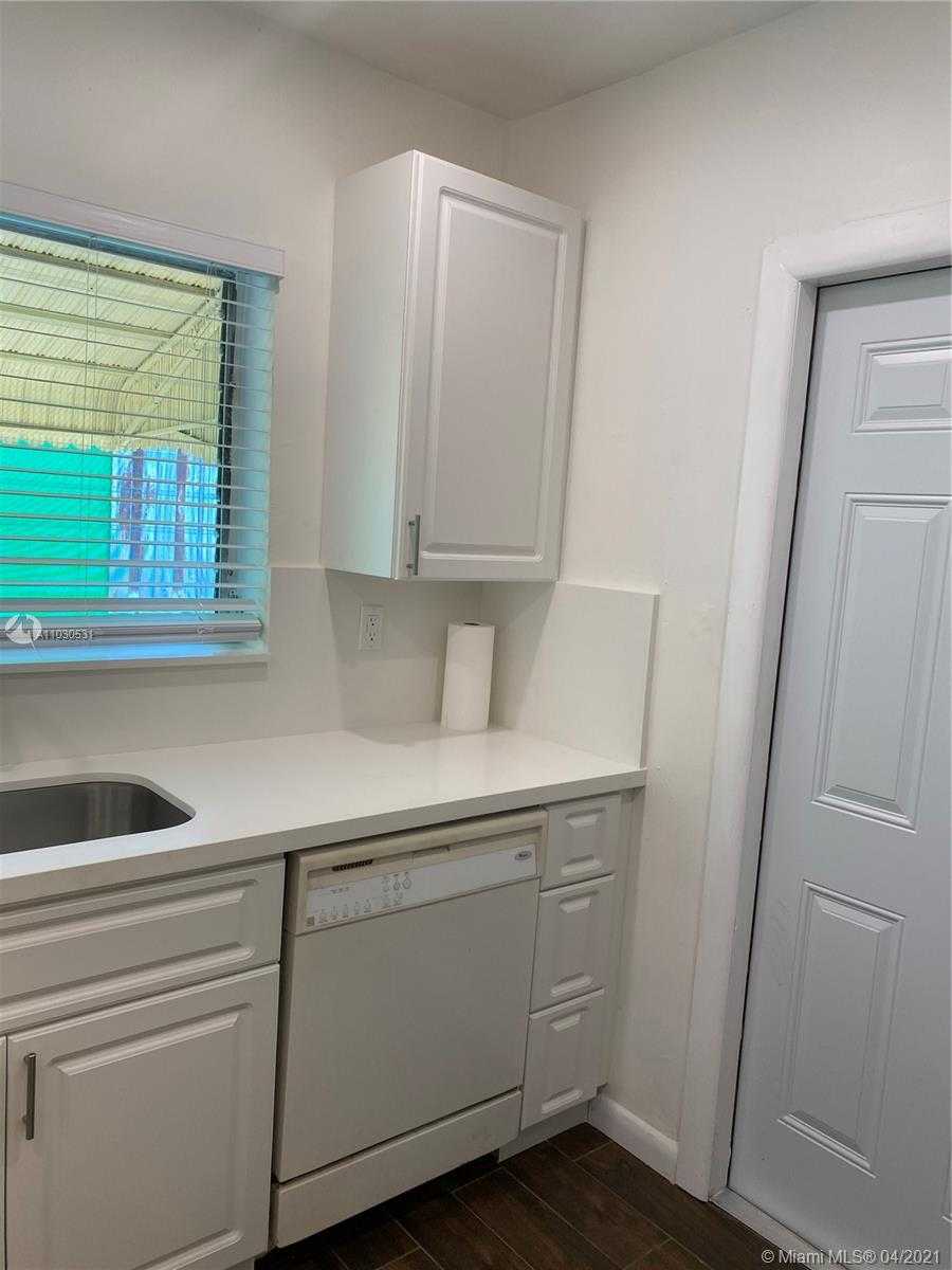 Small Image of 3463 PERCIVAL AVE, Miami Number 4