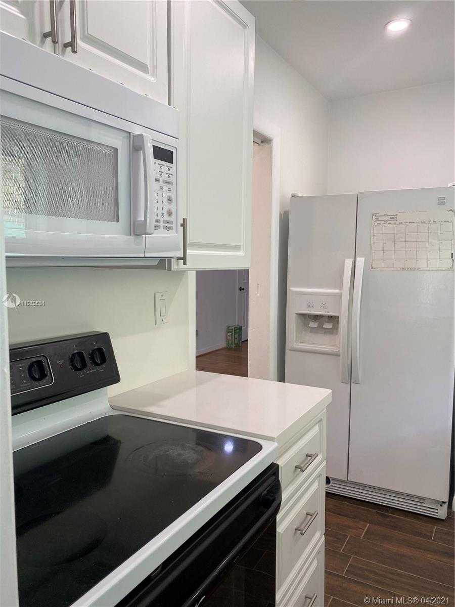 Small Image of 3463 PERCIVAL AVE, Miami Number 5