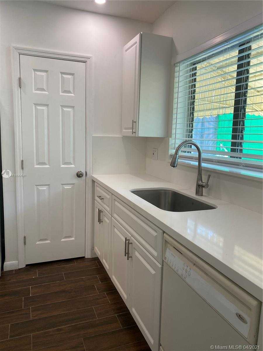 Small Image of 3463 PERCIVAL AVE, Miami Number 6