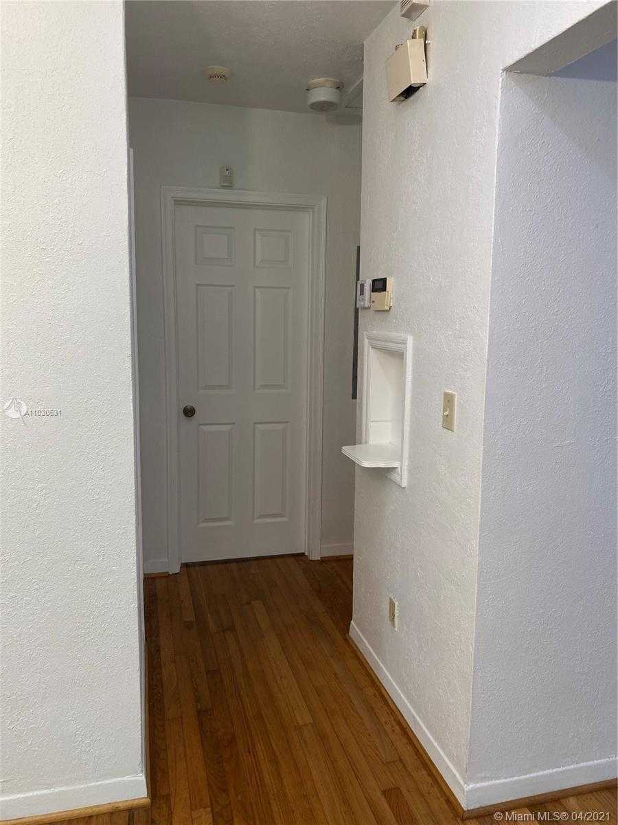 Small Image of 3463 PERCIVAL AVE, Miami Number 9