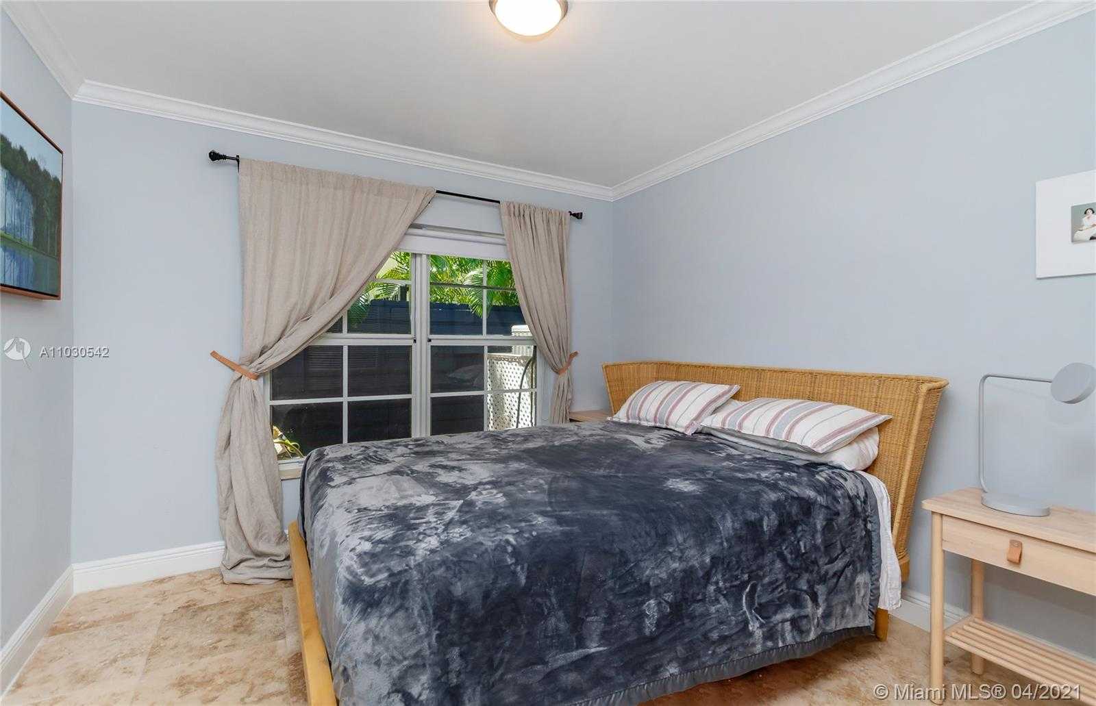 Small Image of 385 WEST HEATHER DR, Key Biscayne Number 11