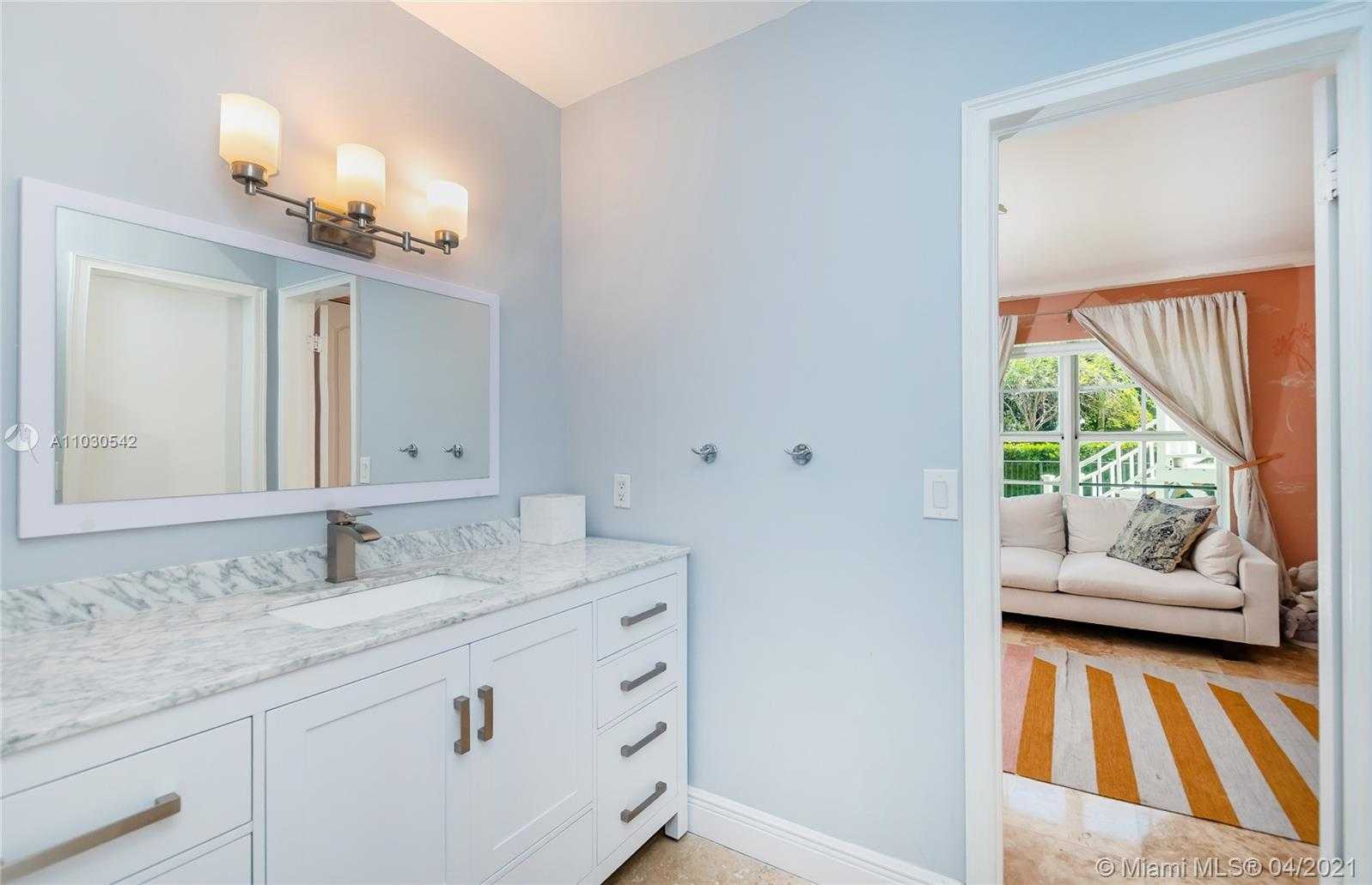 Small Image of 385 WEST HEATHER DR, Key Biscayne Number 12