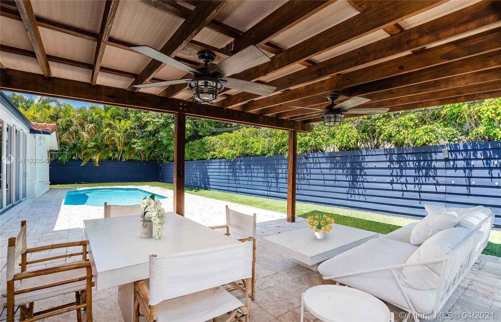 Small Image of 385 WEST HEATHER DR, Key Biscayne Number 15