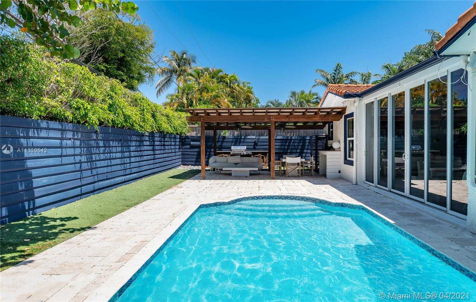 Small Image of 385 WEST HEATHER DR, Key Biscayne Number 18