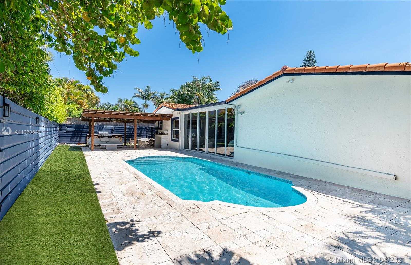Small Image of 385 WEST HEATHER DR, Key Biscayne Number 19