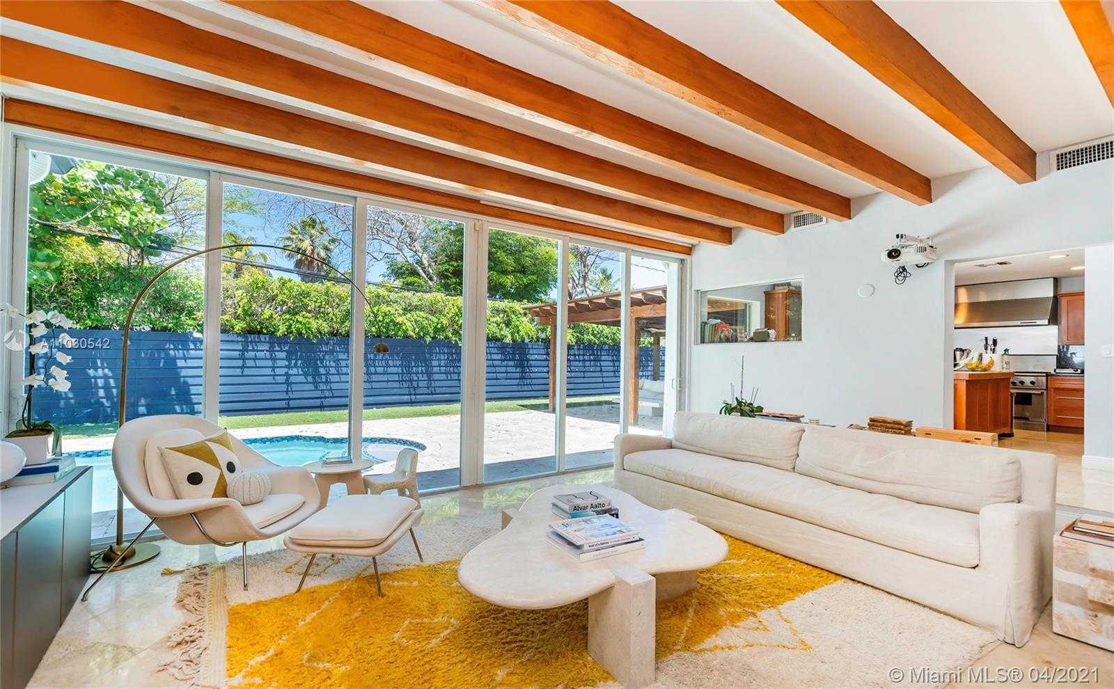 Small Image of 385 WEST HEATHER DR, Key Biscayne Number 2