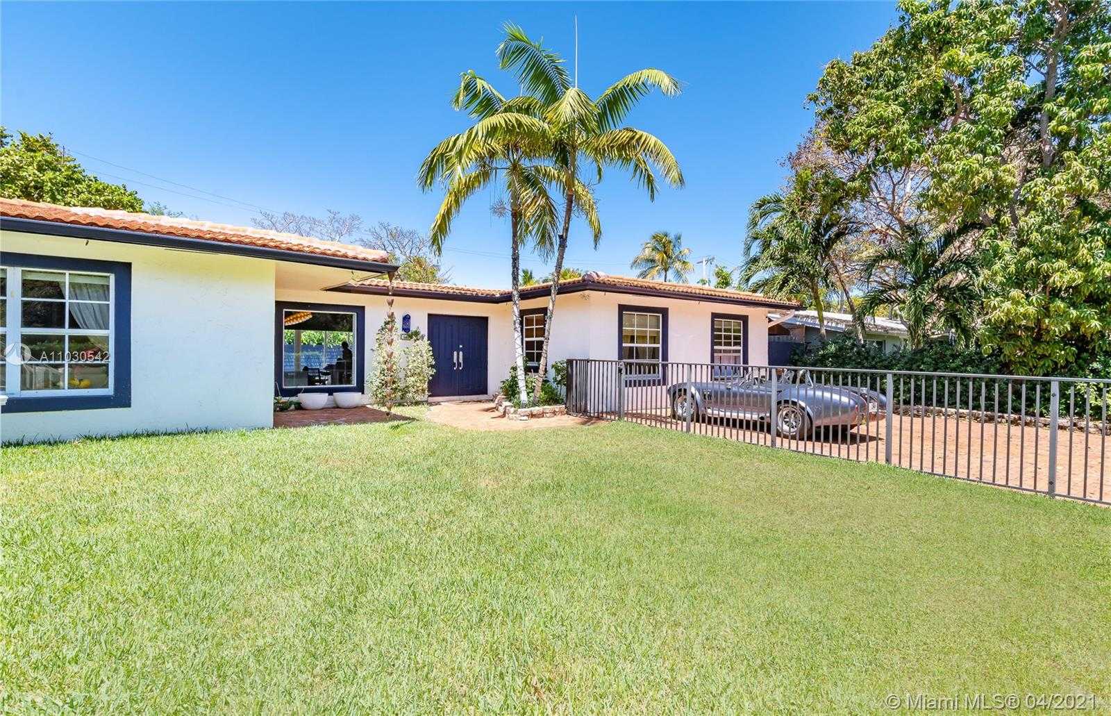 Small Image of 385 WEST HEATHER DR, Key Biscayne Number 20