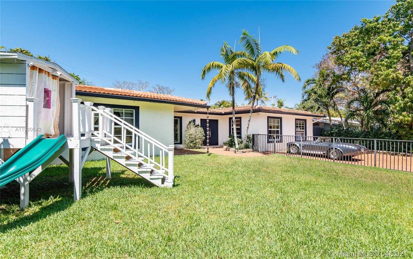 Small Image of 385 WEST HEATHER DR, Key Biscayne Number 23