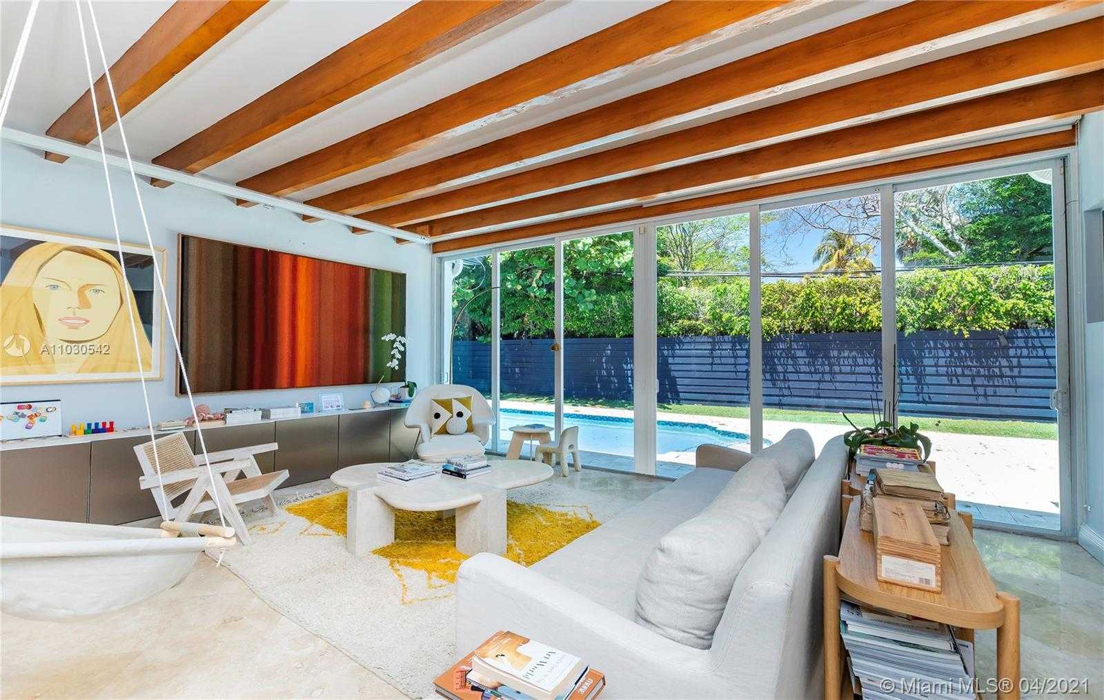 Small Image of 385 WEST HEATHER DR, Key Biscayne Number 3