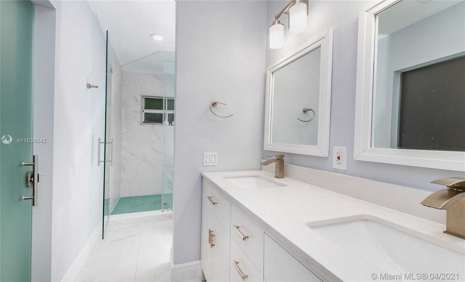 Small Image of 385 WEST HEATHER DR, Key Biscayne Number 9