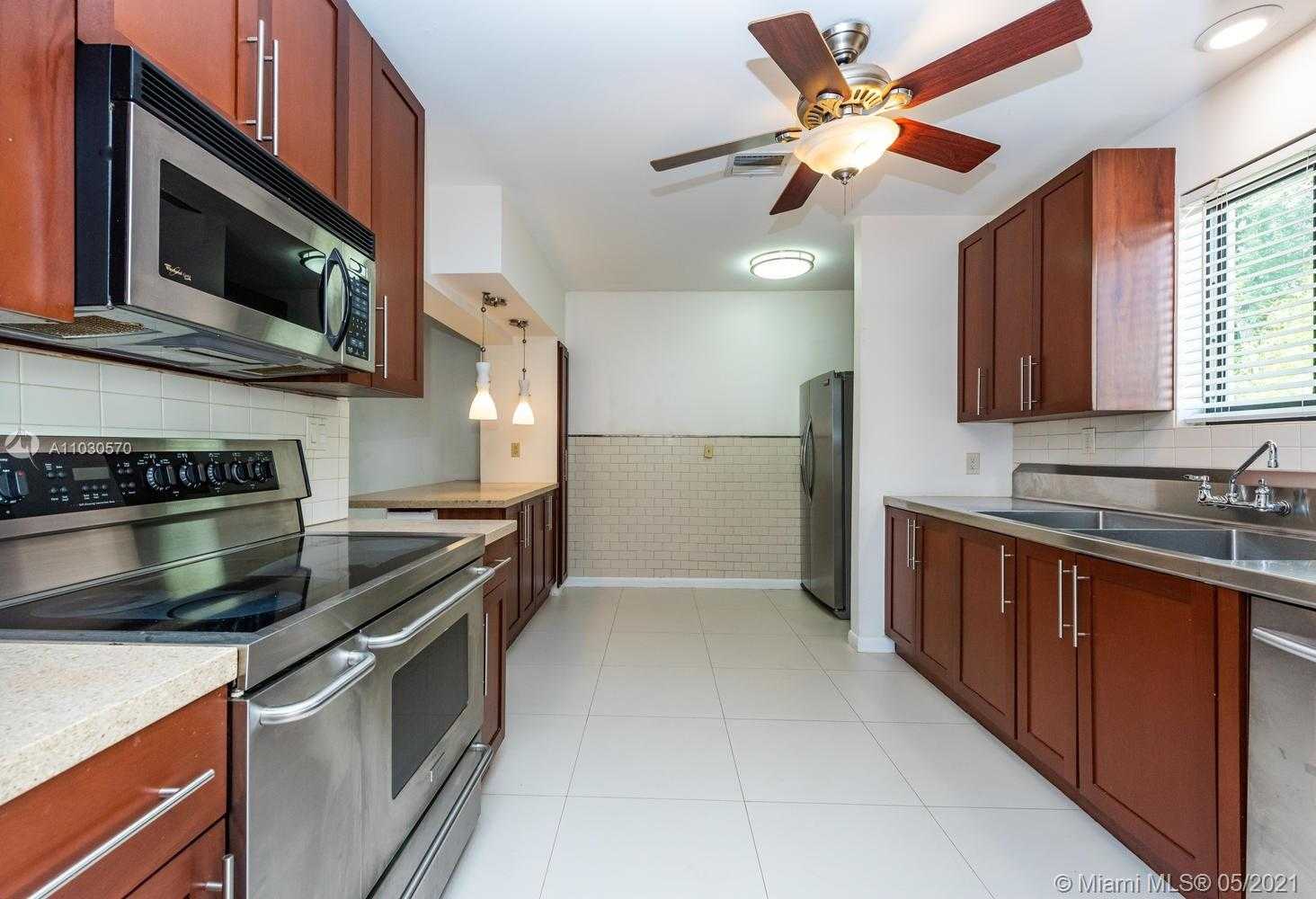 Small Image of 454 NORTH EAST 93 ST, Miami Shores Number 10
