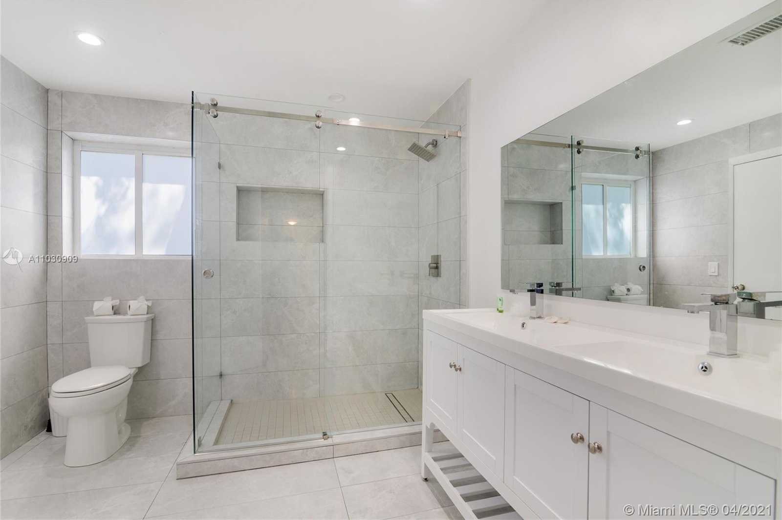 Small Image of 2555 NORTH EAST 202ND ST, Miami Number 10