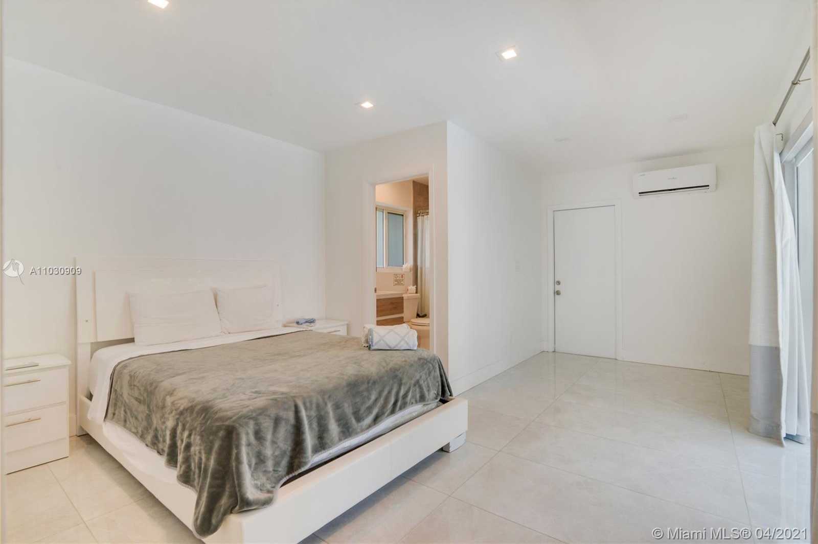 Small Image of 2555 NORTH EAST 202ND ST, Miami Number 11