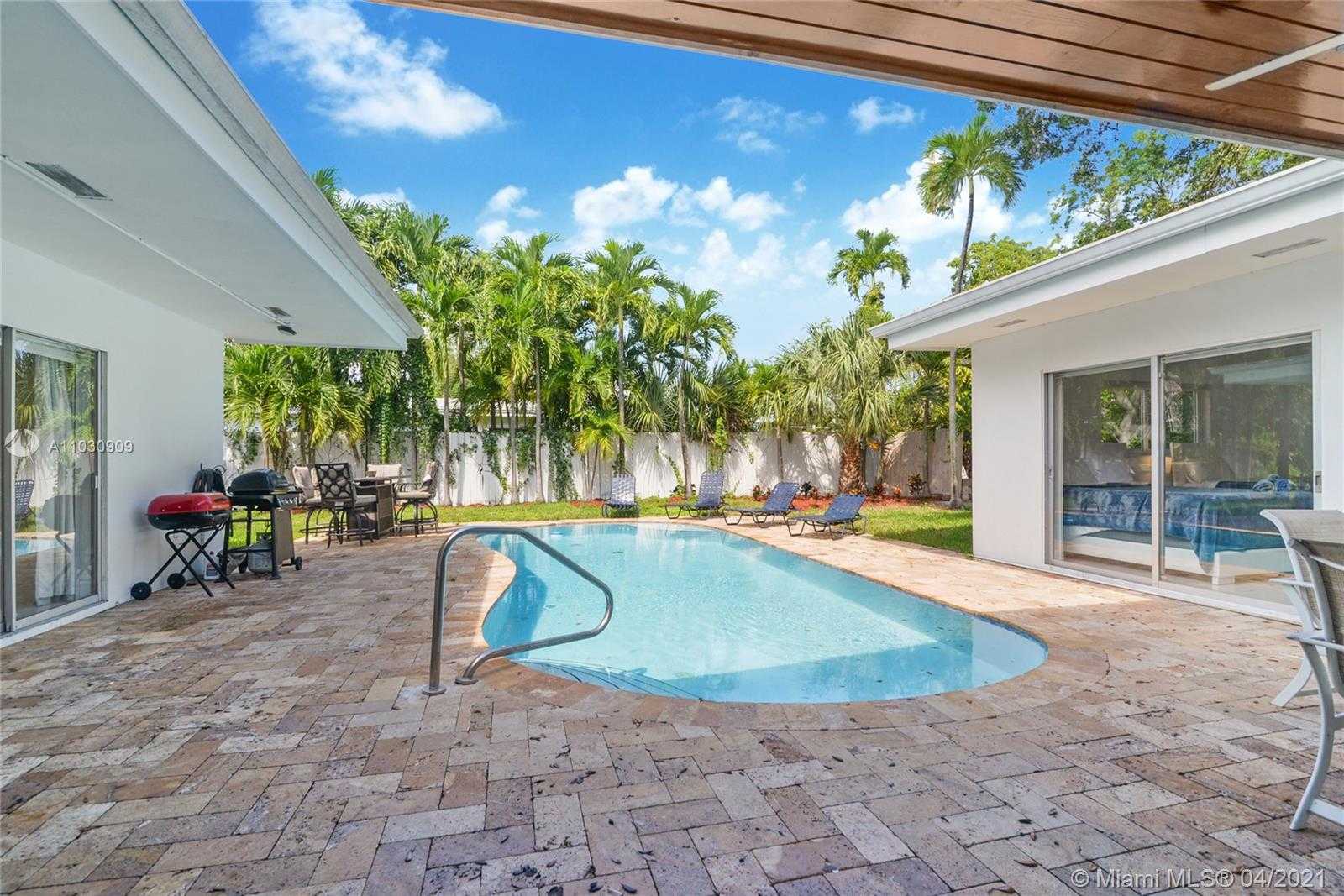 Small Image of 2555 NORTH EAST 202ND ST, Miami Number 14