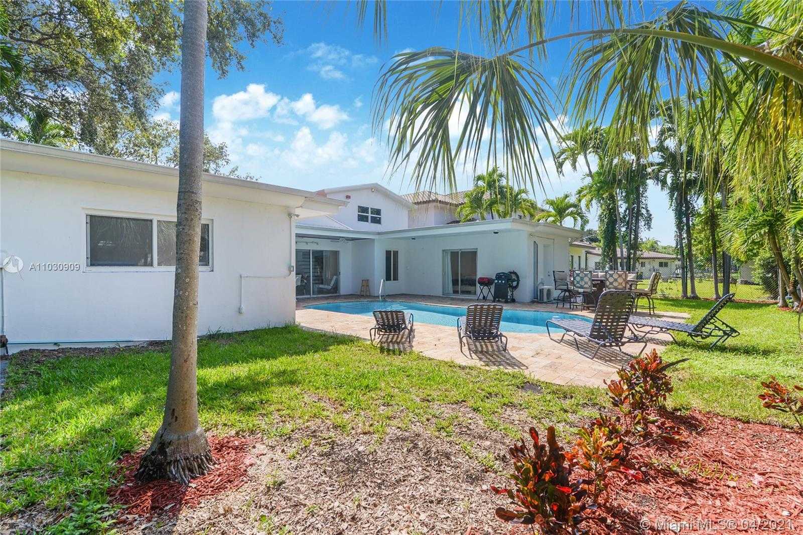 Small Image of 2555 NORTH EAST 202ND ST, Miami Number 15