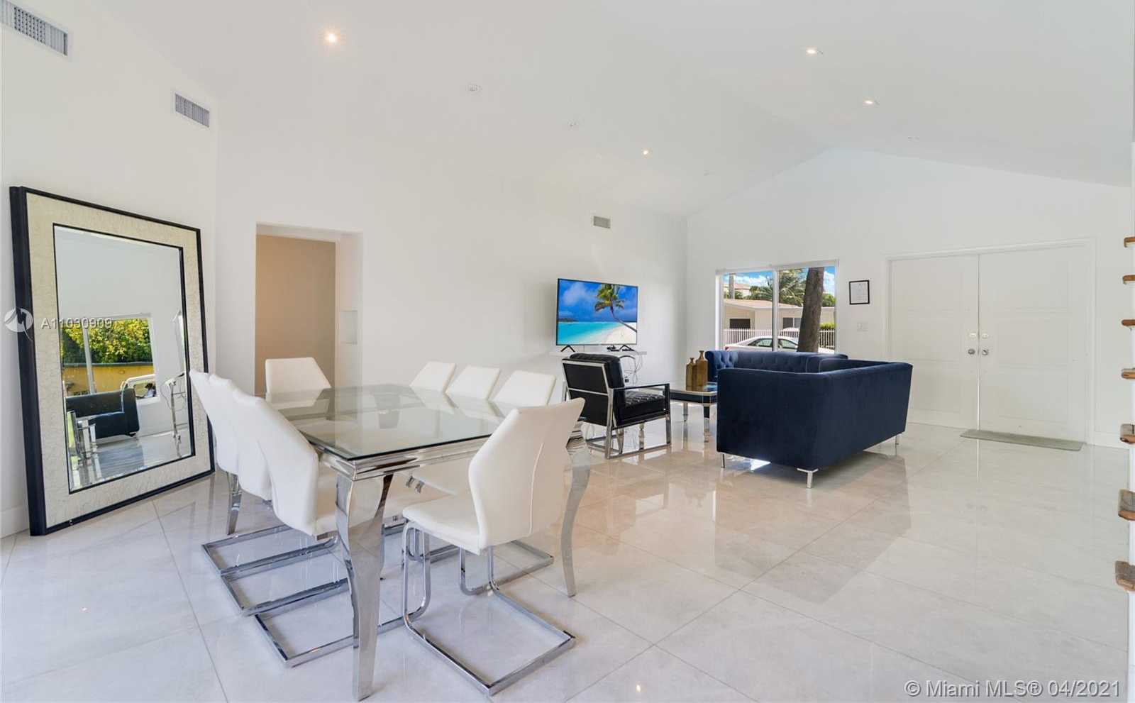 Small Image of 2555 NORTH EAST 202ND ST, Miami Number 4