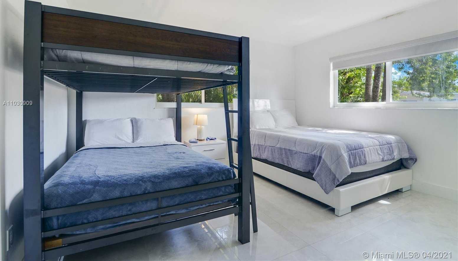 Small Image of 2555 NORTH EAST 202ND ST, Miami Number 9