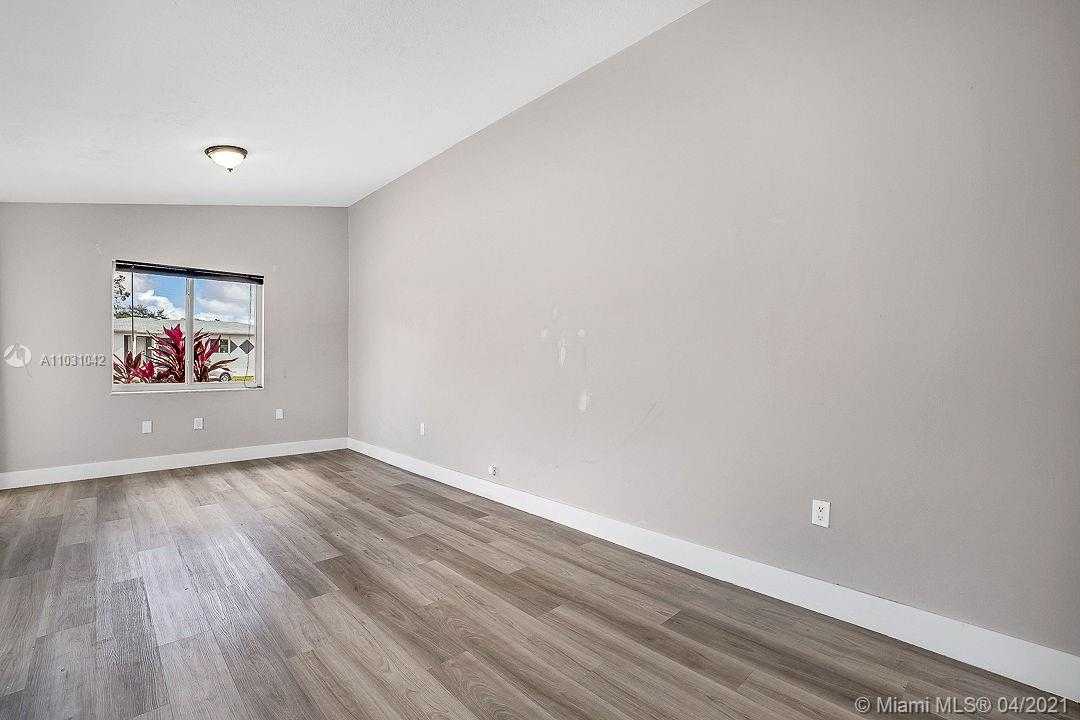 Small Image of 2134 SOUTH WEST 82ND PL #Side, Miami Number 10