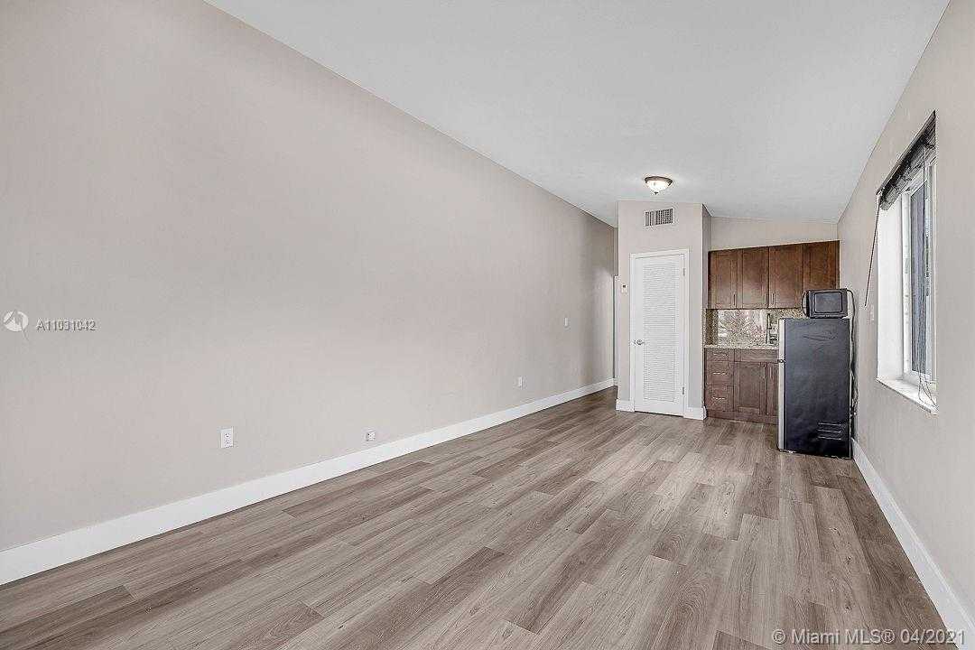 Small Image of 2134 SOUTH WEST 82ND PL #Side, Miami Number 4