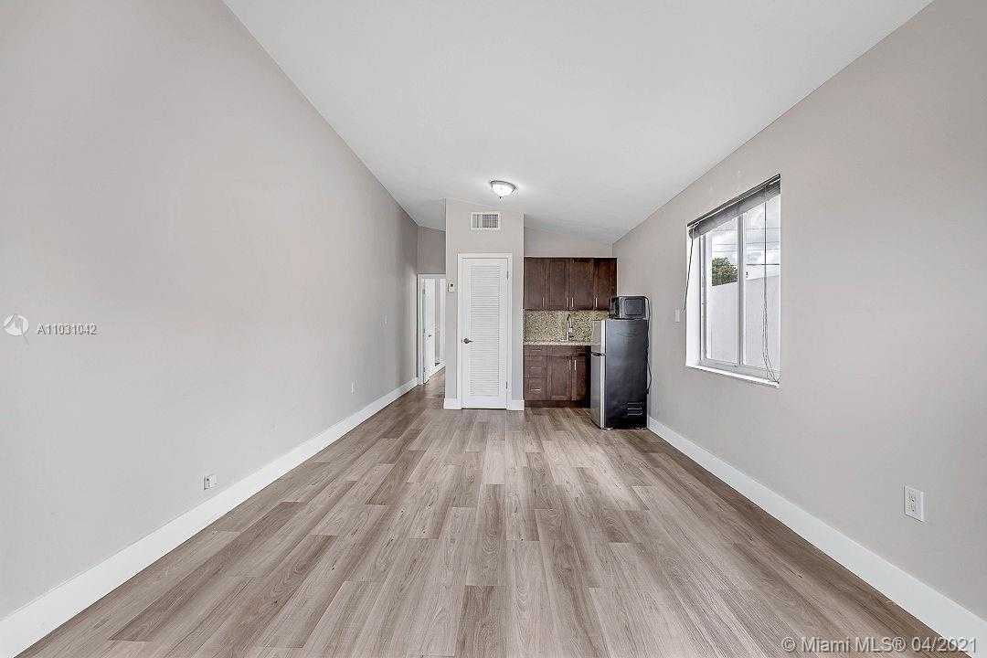 Small Image of 2134 SOUTH WEST 82ND PL #Side, Miami Number 6