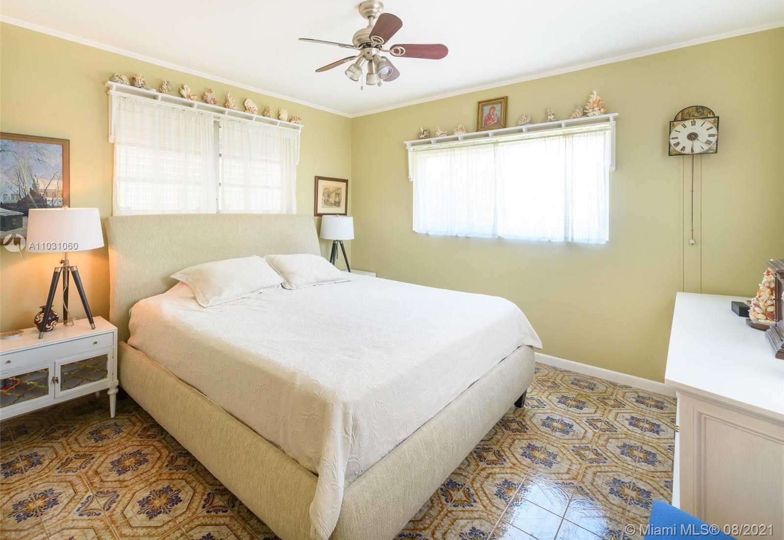 Small Image of 8835 HAWTHORNE AVE, Surfside Number 11
