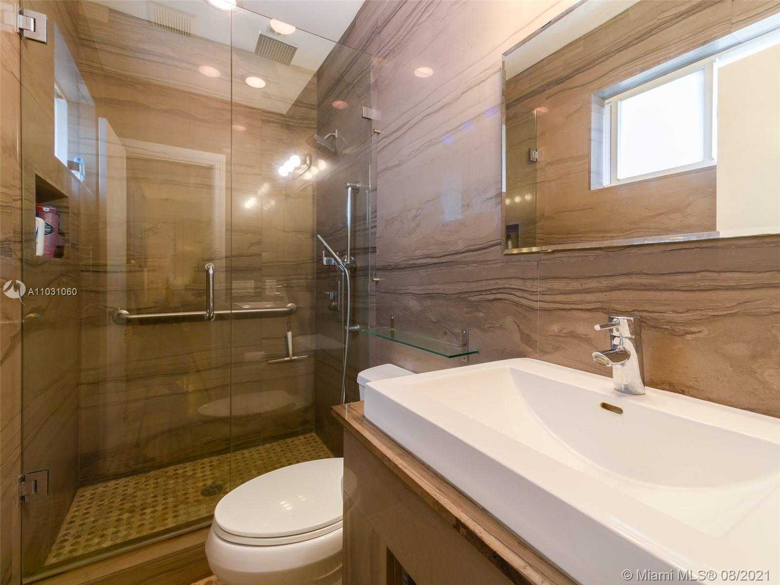 Small Image of 8835 HAWTHORNE AVE, Surfside Number 17