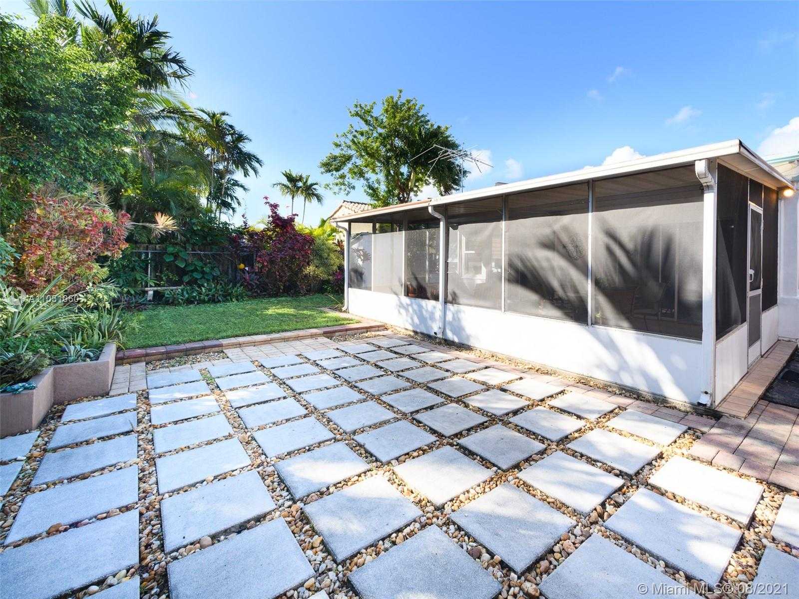 Small Image of 8835 HAWTHORNE AVE, Surfside Number 19