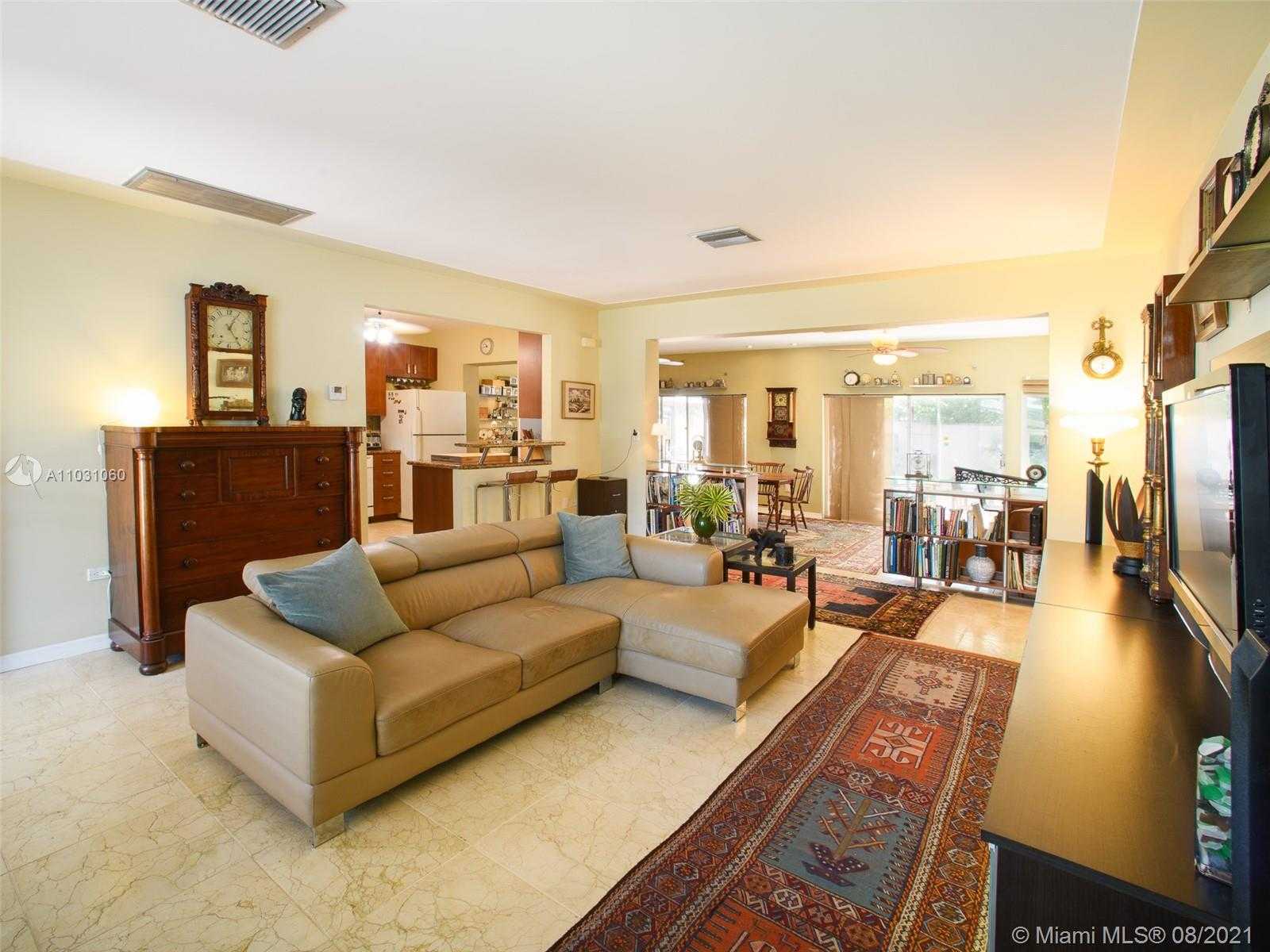 Small Image of 8835 HAWTHORNE AVE, Surfside Number 3