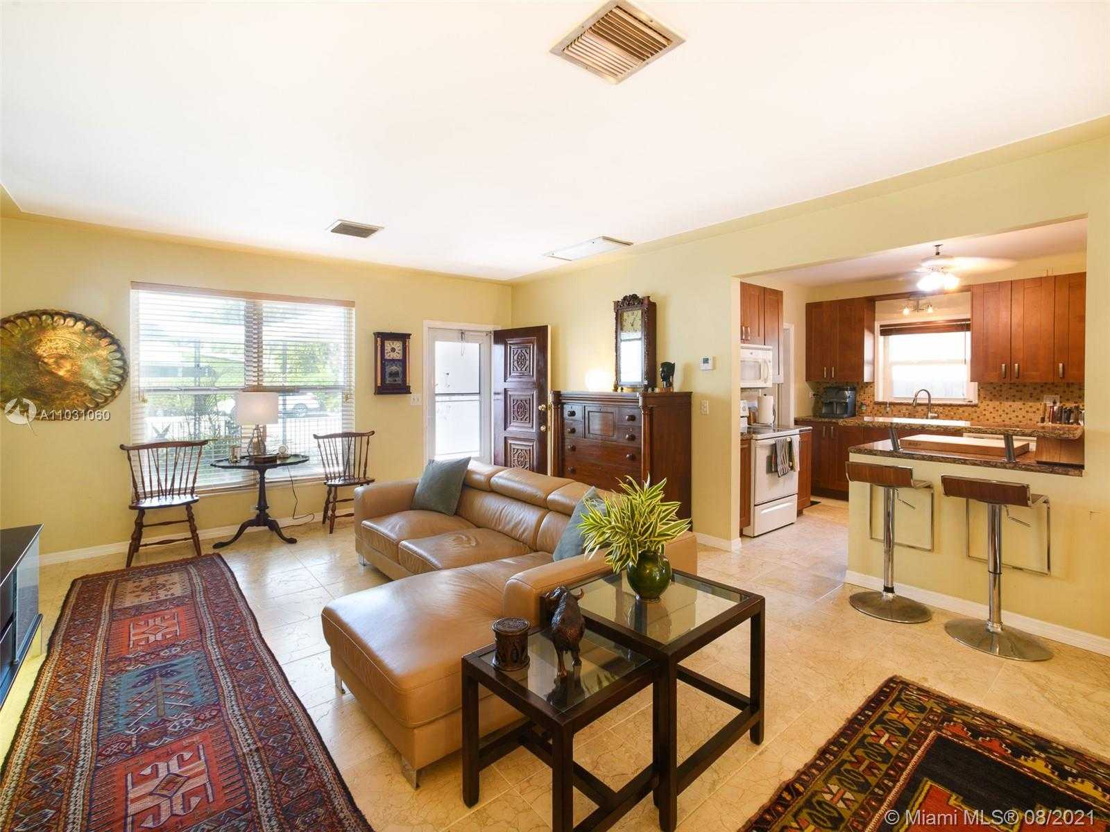 Small Image of 8835 HAWTHORNE AVE, Surfside Number 4