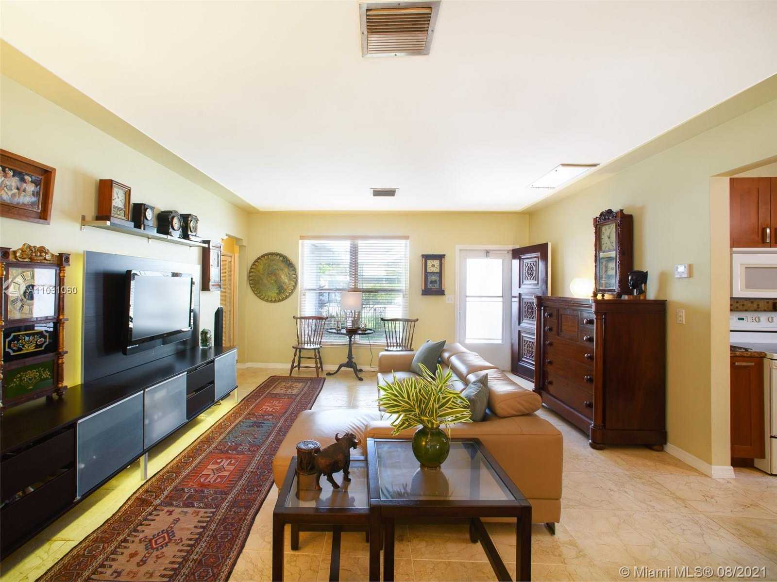 Small Image of 8835 HAWTHORNE AVE, Surfside Number 5