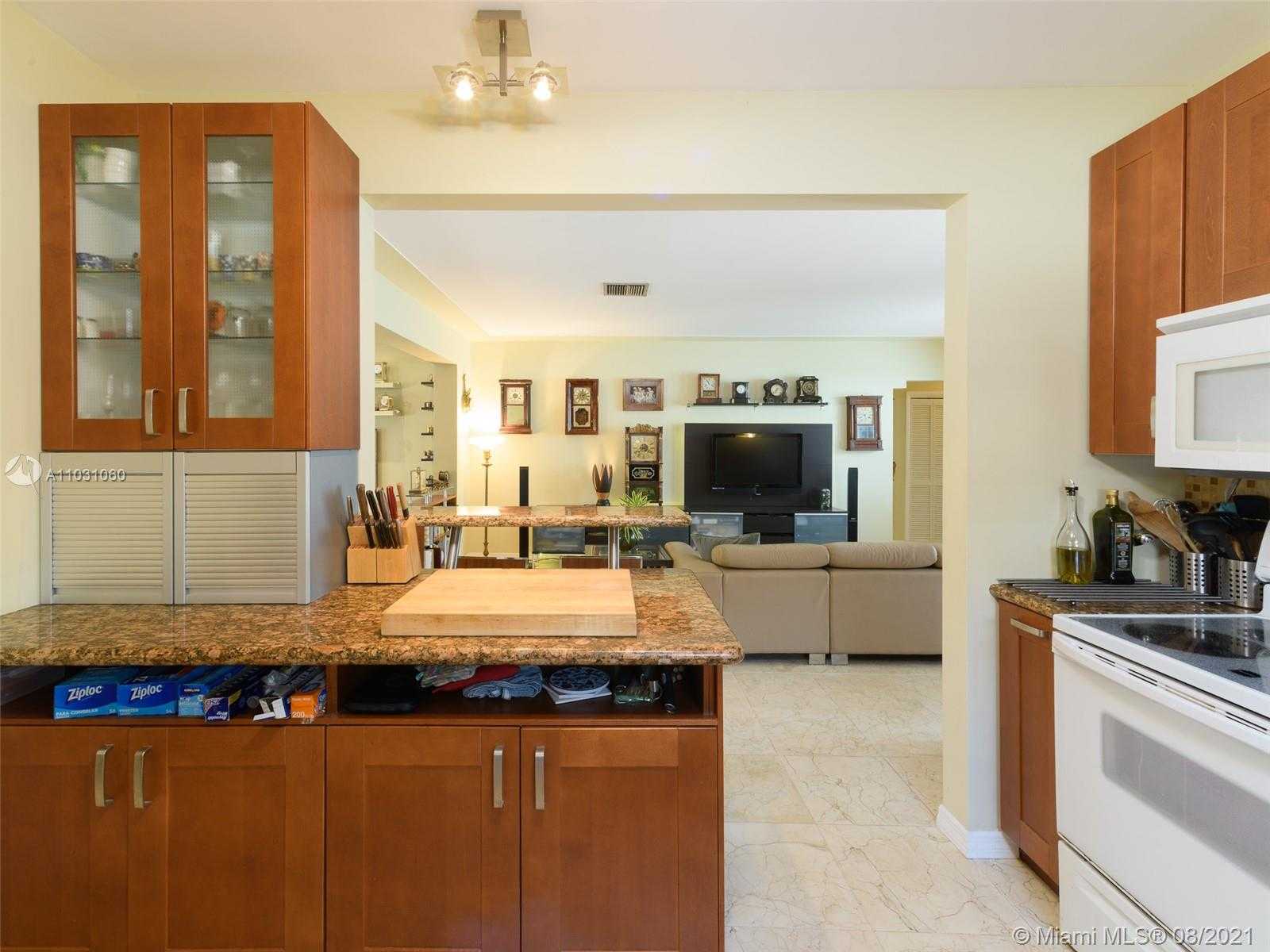 Small Image of 8835 HAWTHORNE AVE, Surfside Number 8