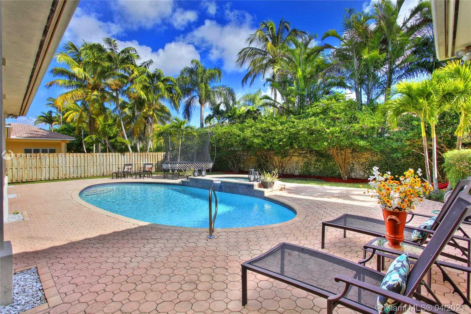 Small Image of 11149 SOUTH WEST 78 AV, Pinecrest Number 2