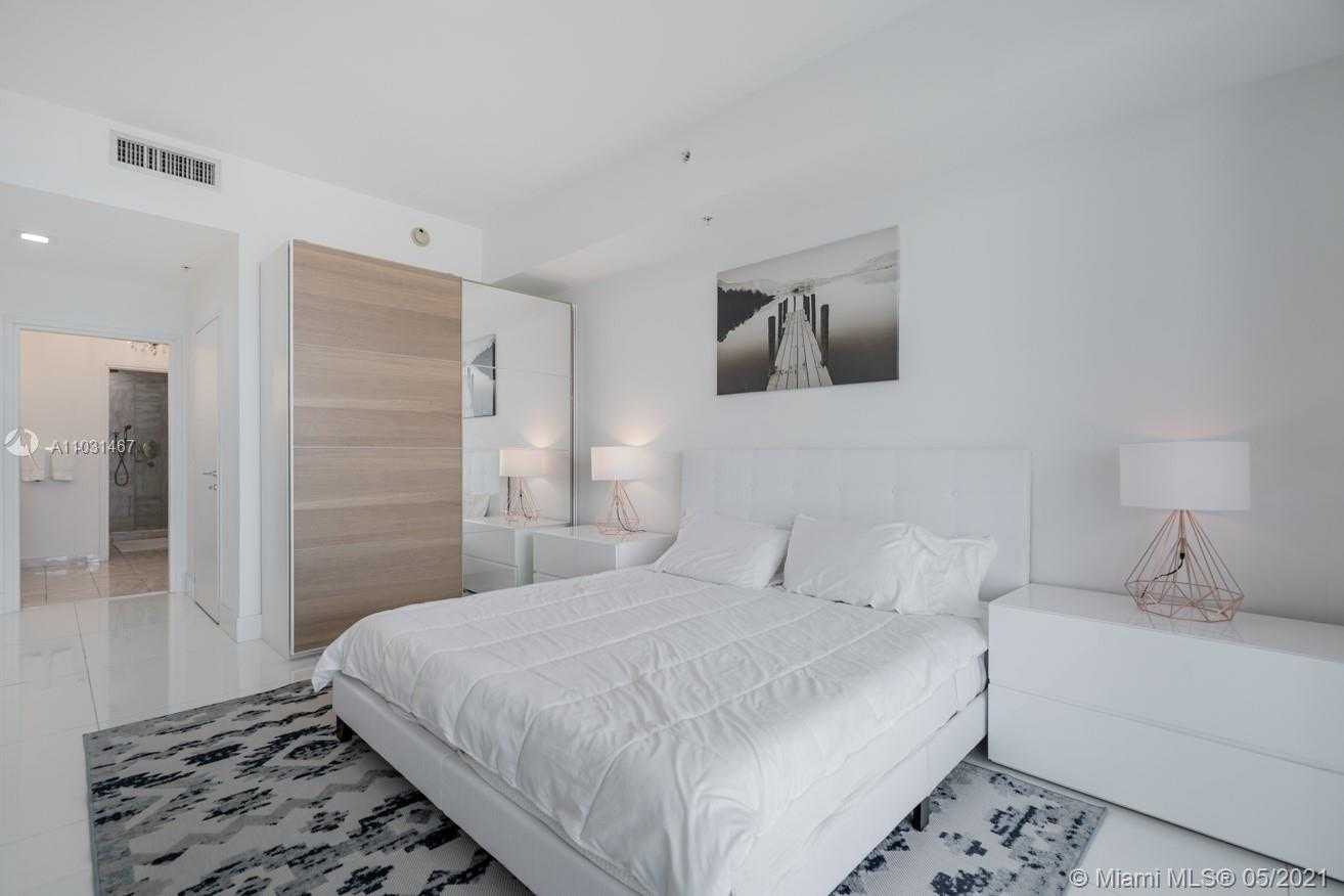 Small Image of 50 SOUTH POINTE DR #1506, Miami Beach Number 18