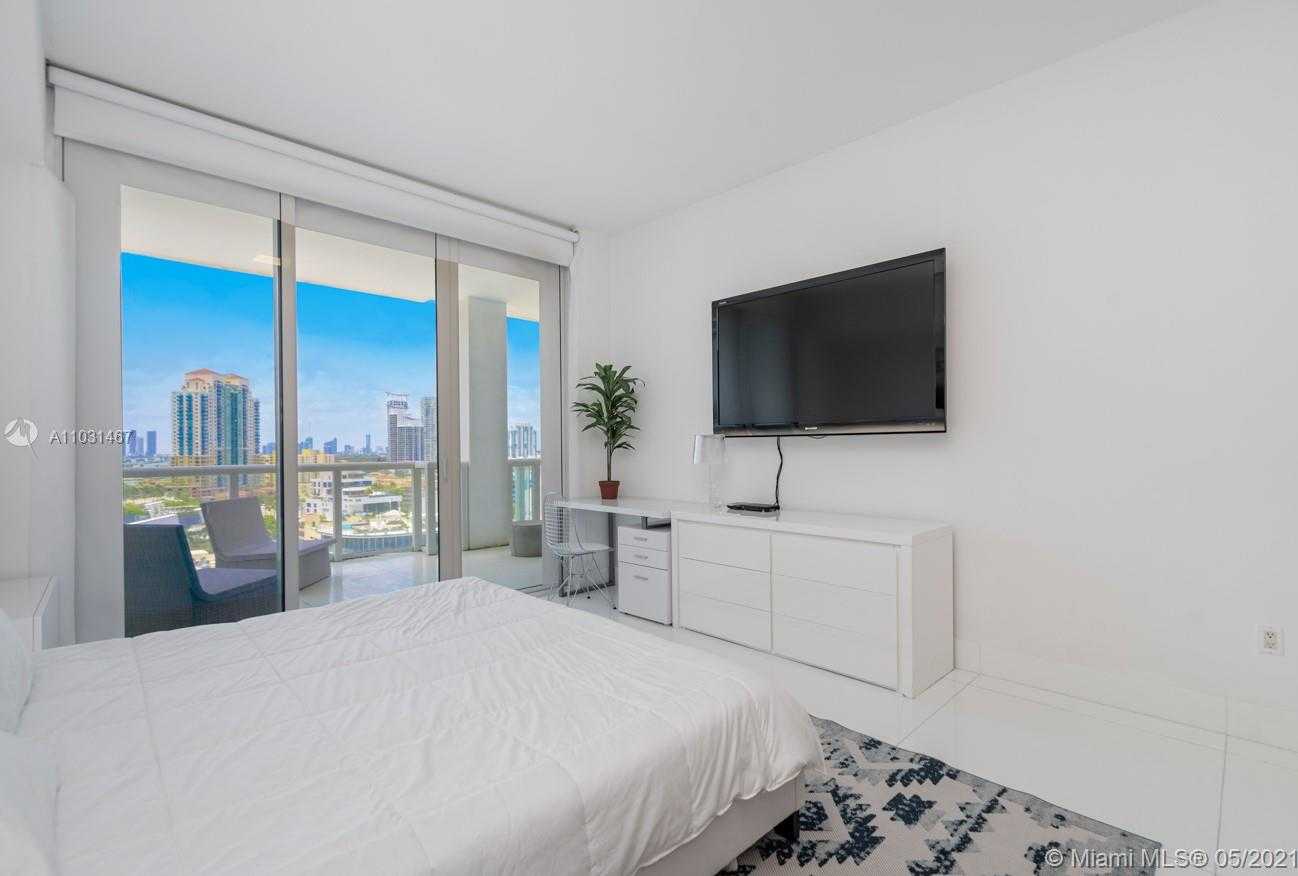 Small Image of 50 SOUTH POINTE DR #1506, Miami Beach Number 19