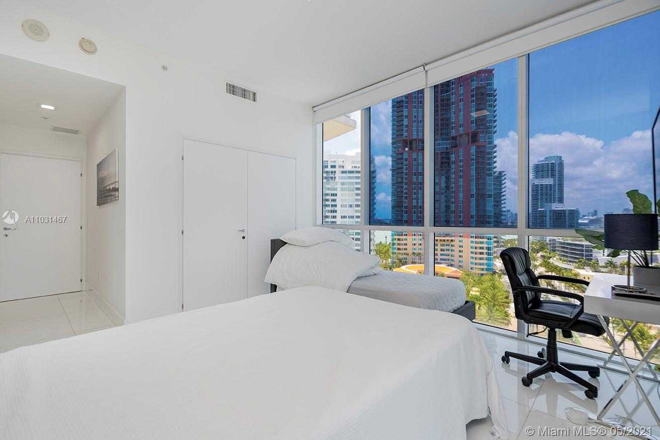 Small Image of 50 SOUTH POINTE DR #1506, Miami Beach Number 21