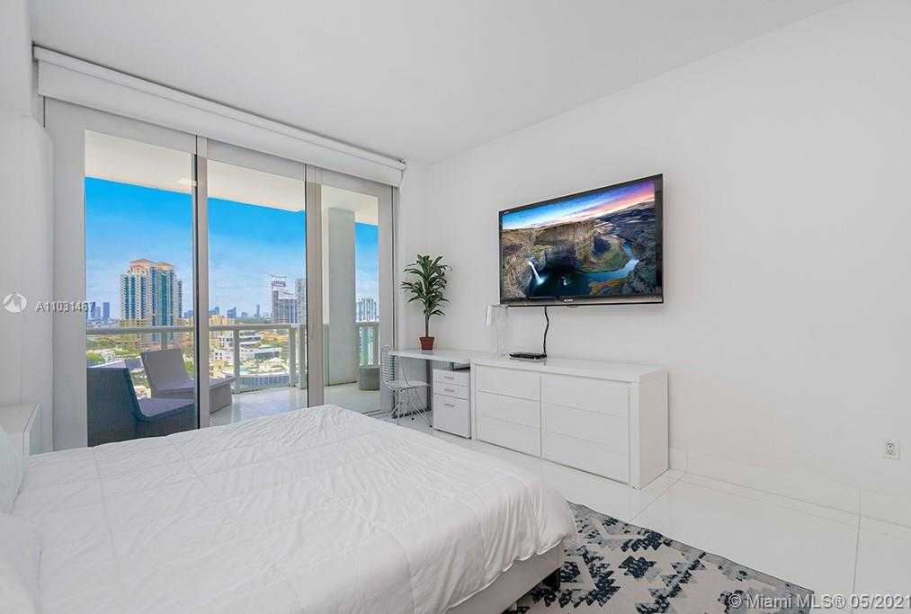 Small Image of 50 SOUTH POINTE DR #1506, Miami Beach Number 5