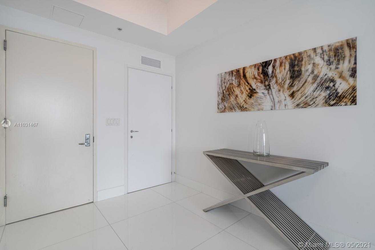 Small Image of 50 SOUTH POINTE DR #1506, Miami Beach Number 8
