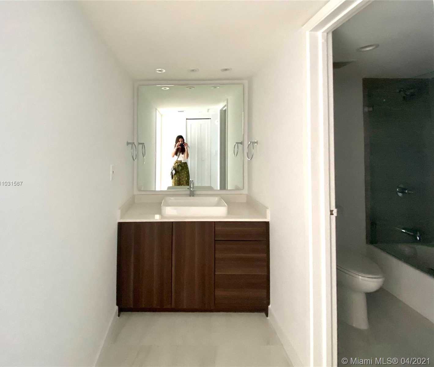 Small Image of 2401 COLLINS AVE #1102, Miami Beach Number 3