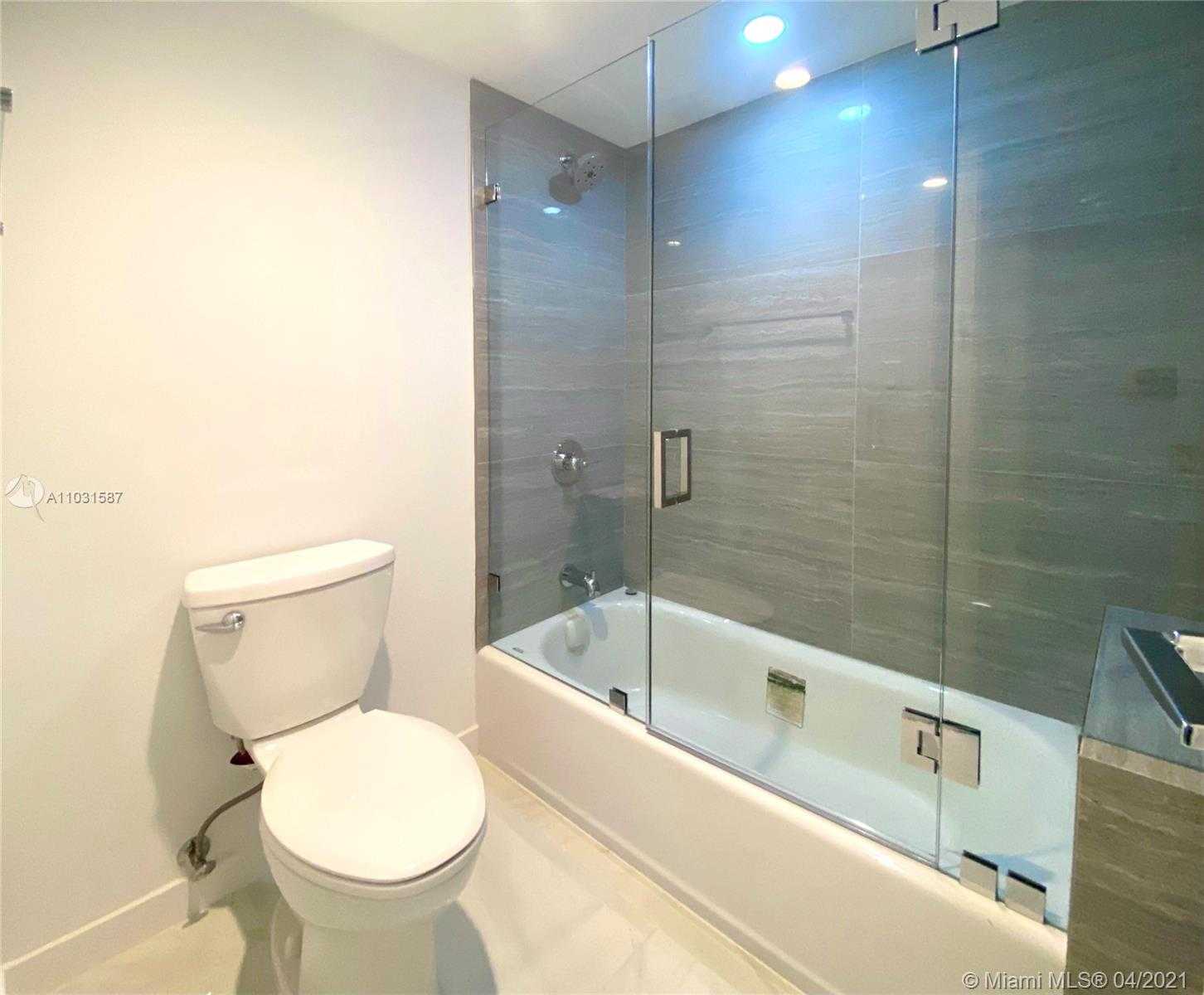 Small Image of 2401 COLLINS AVE #1102, Miami Beach Number 4