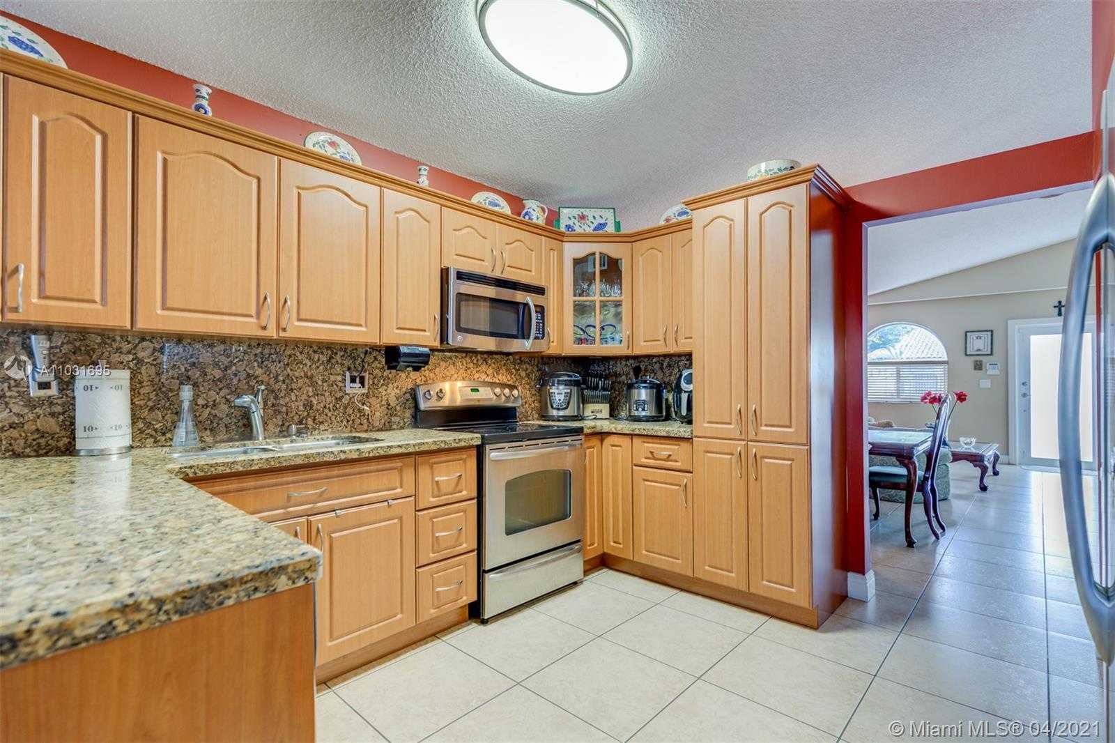 Small Image of 2567 WEST 73RD PL, Hialeah Number 10