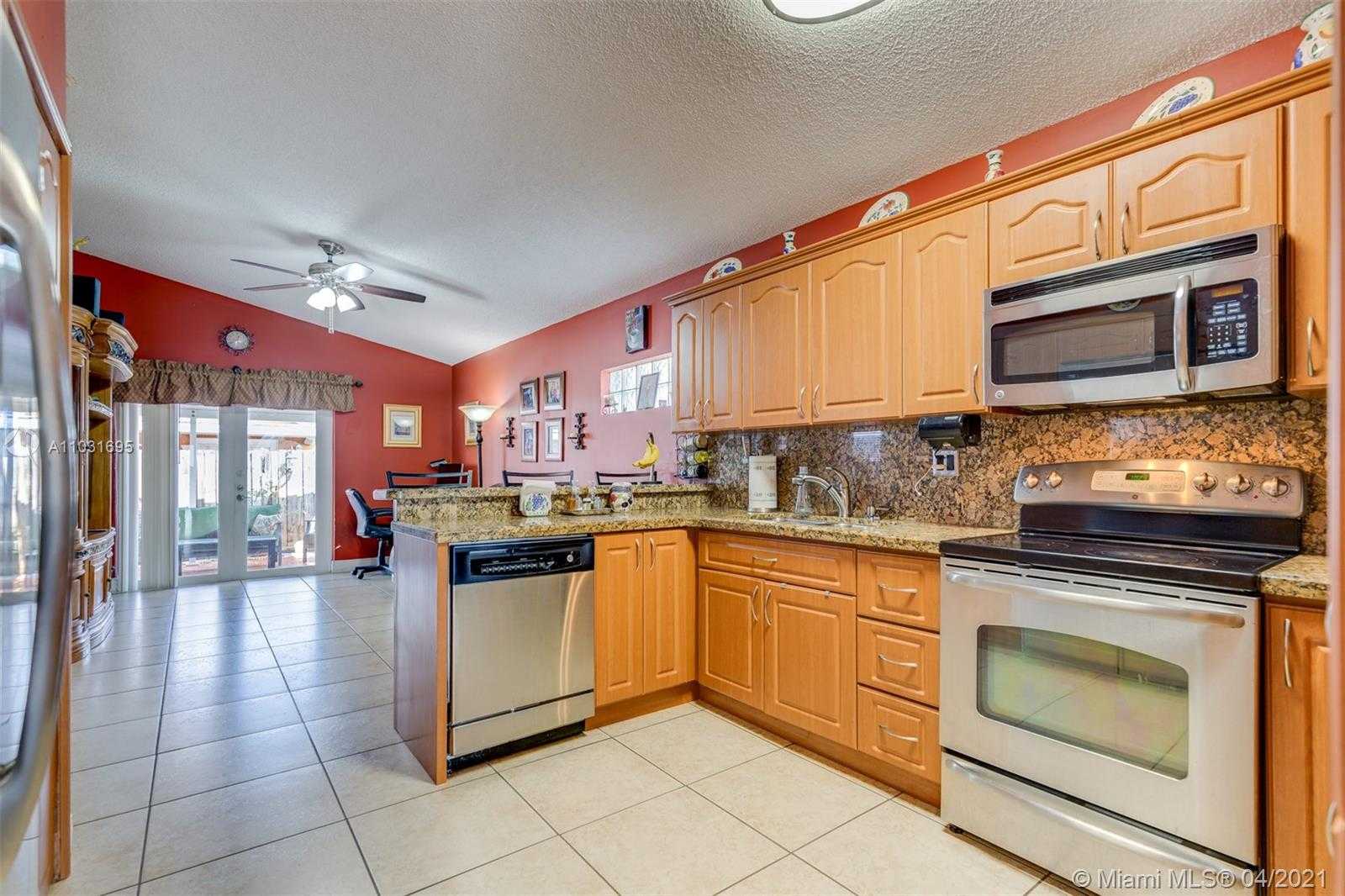 Small Image of 2567 WEST 73RD PL, Hialeah Number 11