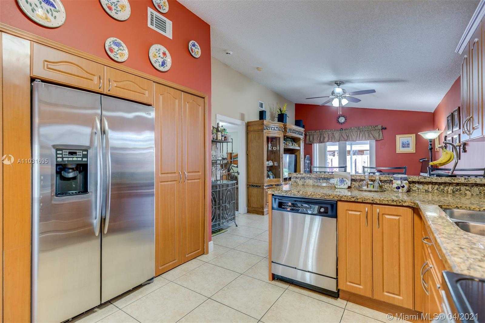 Small Image of 2567 WEST 73RD PL, Hialeah Number 12