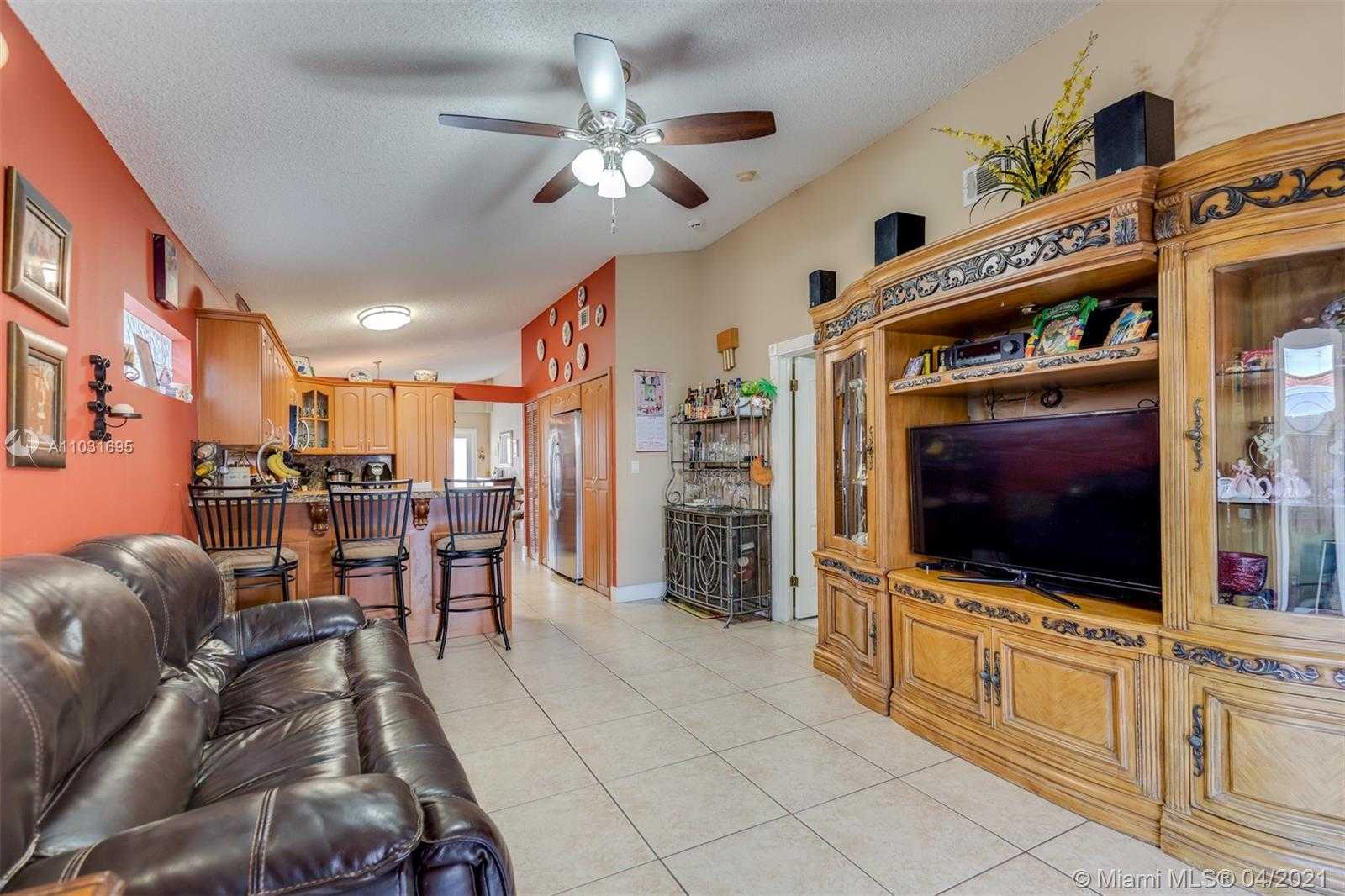 Small Image of 2567 WEST 73RD PL, Hialeah Number 14