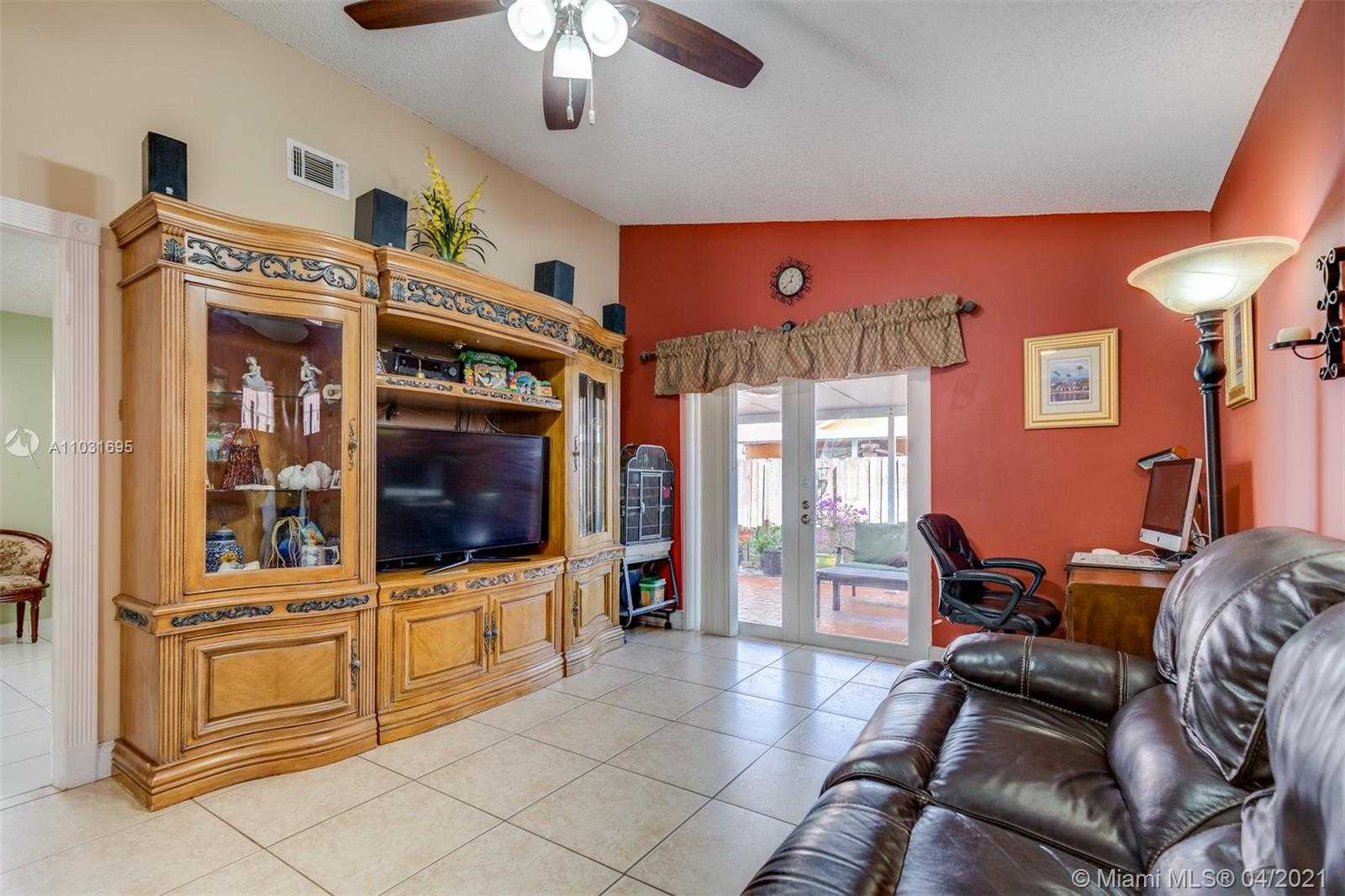 Small Image of 2567 WEST 73RD PL, Hialeah Number 15